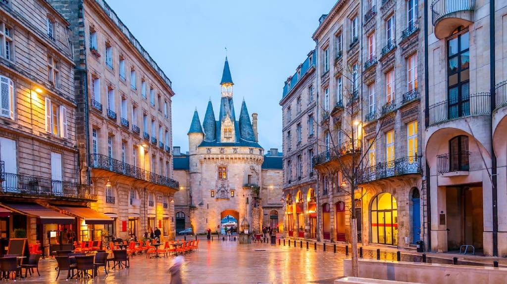 Explore Bordeaux's highlights! See the top 10 attractions