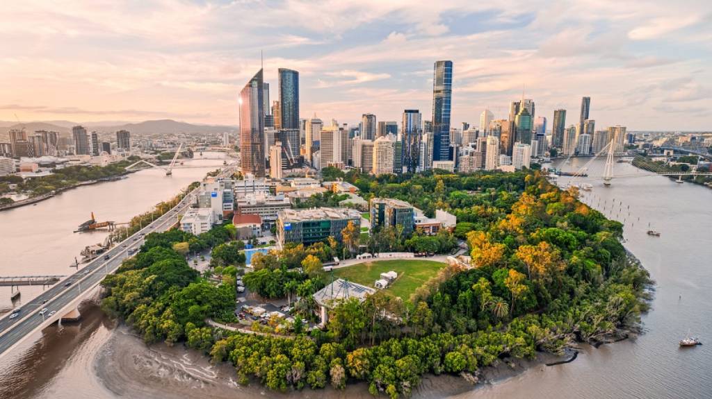 Plan your trip to Brisbane! Find the top 10 things to do, including South Bank, Mt Coot-tha, Howard Smith Wharves, and the best of the River City.