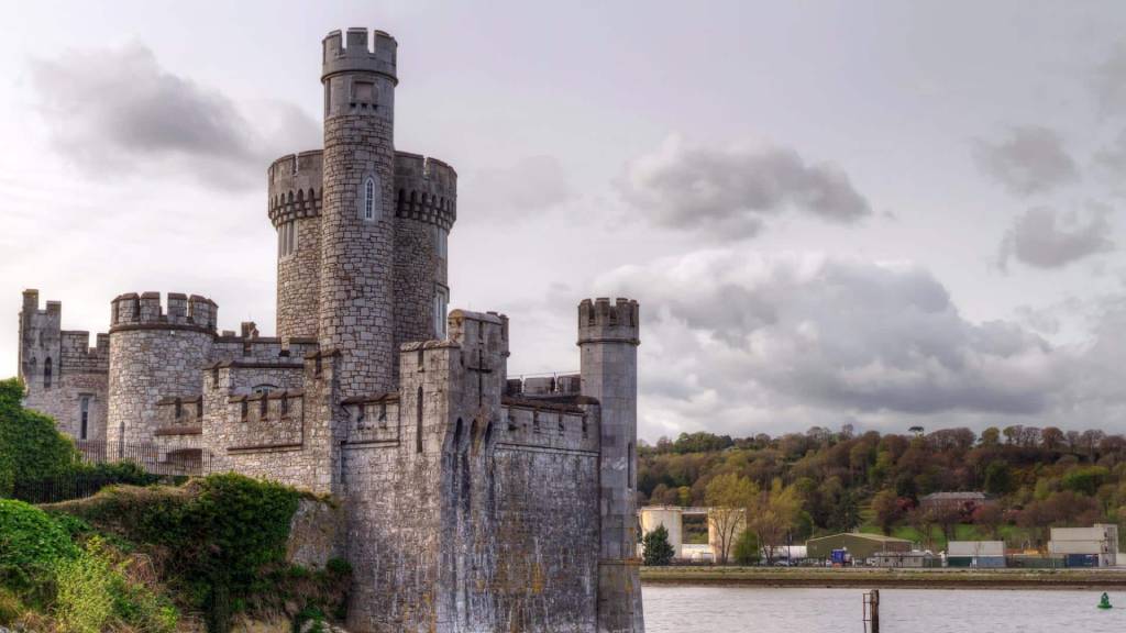 Explore Cork's rebel spirit with our ultimate first-timer's guide! Kiss the Blarney Stone, savor the English Market, tour Cork City Gaol, and more. Get tips on transport, budget, and when to visit Ireland's feisty foodie capital.