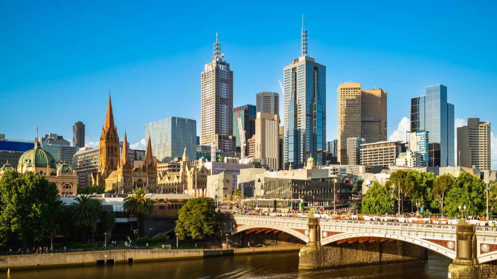 Explore Melbourne's best with this guide! Discover hidden laneways, the Queen Victoria Market, MCG, and the city's vibrant food and culture scene.