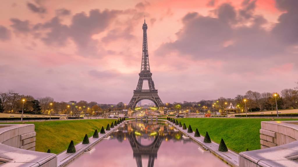 Discover the absolute best of Paris! Your ultimate guide to the top 10 must-see landmarks