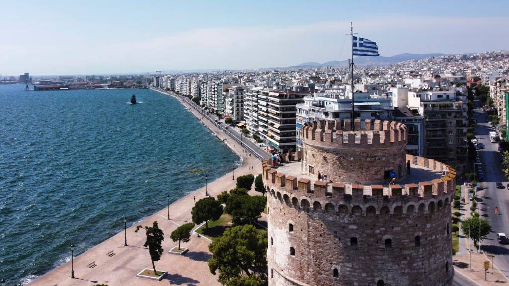 Discover the heart of Northern Greece. Explore Thessaloniki's top 10 attractions, including the iconic White Tower, Byzantine churches, the Roman Arch, and the charming Ano Poli Old Town.