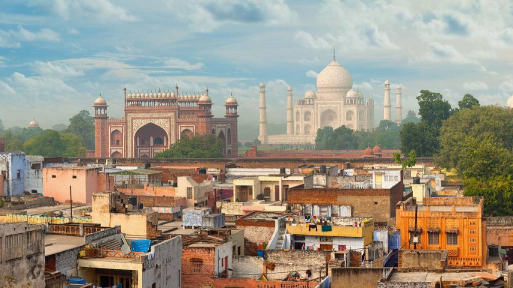 Unlock Agra's Mughal magic with our ultimate first-timer's guide! Marvel at the Taj Mahal, explore Agra Fort, Fatehpur Sikri, and more. Get expert tips on transport, budget, and when to visit India's eternal monument city.