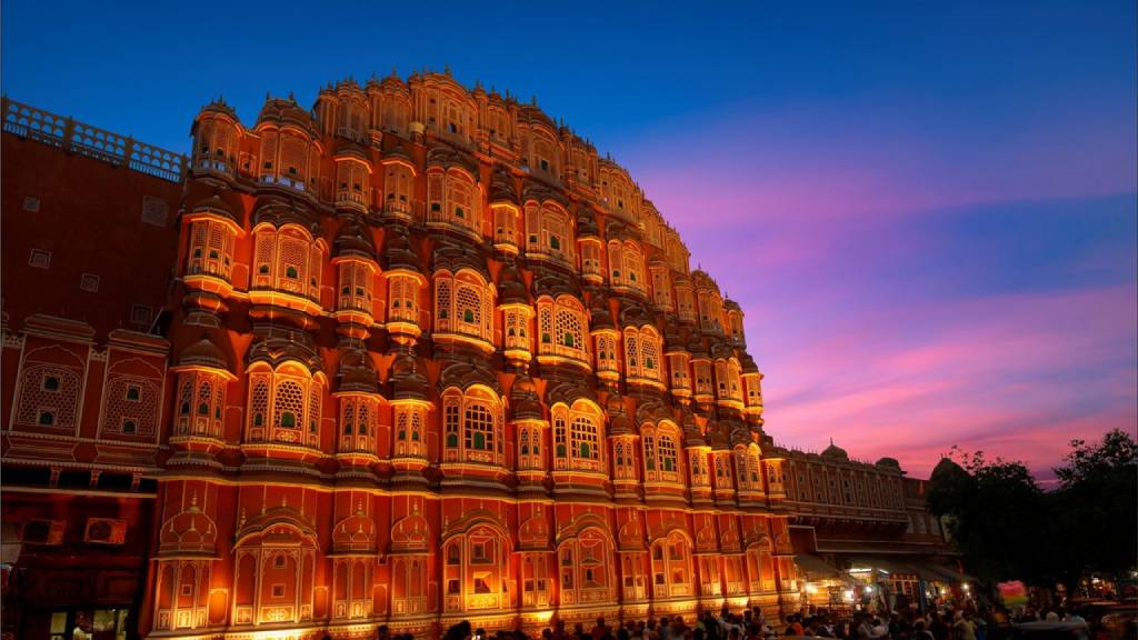 Unveil Jaipur's pink-hued splendor with our ultimate first-timer's guide! Discover Amber Fort, City Palace, Hawa Mahal, Jantar Mantar, Nahargarh Fort, and more. Get expert tips on transport, budget, and when to visit India's royal Rajasthan capital.