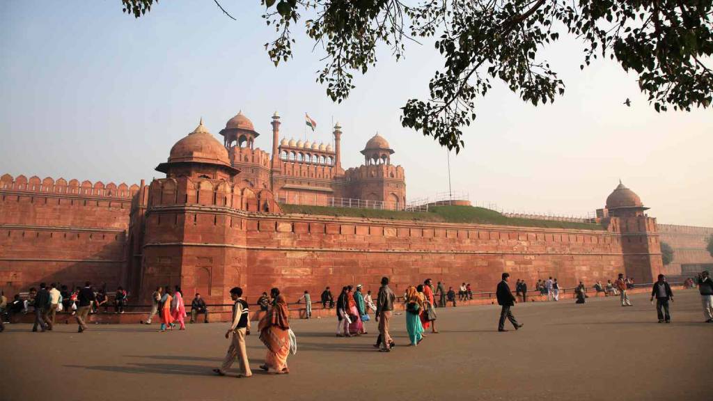 Dive into New Delhi's dynamic blend of history and hustle with our ultimate first-timer's guide! See India Gate, Red Fort, Qutub Minar, Lotus Temple, Chandni Chowk, and more. Get expert tips on transport, budget, and when to visit India's bustling capital.