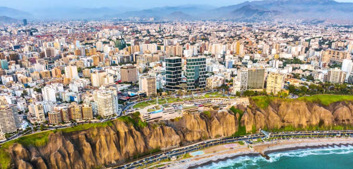 Discover the best places to visit in Lima – from the cliffside parks of Miraflores and bohemian Barranco street art to ancient Huaca Pucllana, Larco Museum, and world-famous ceviche spots. Includes a 4-day itinerary, budget tips, safety advice, and everything you need to plan your trip to Peru’s vibrant culinary capital.