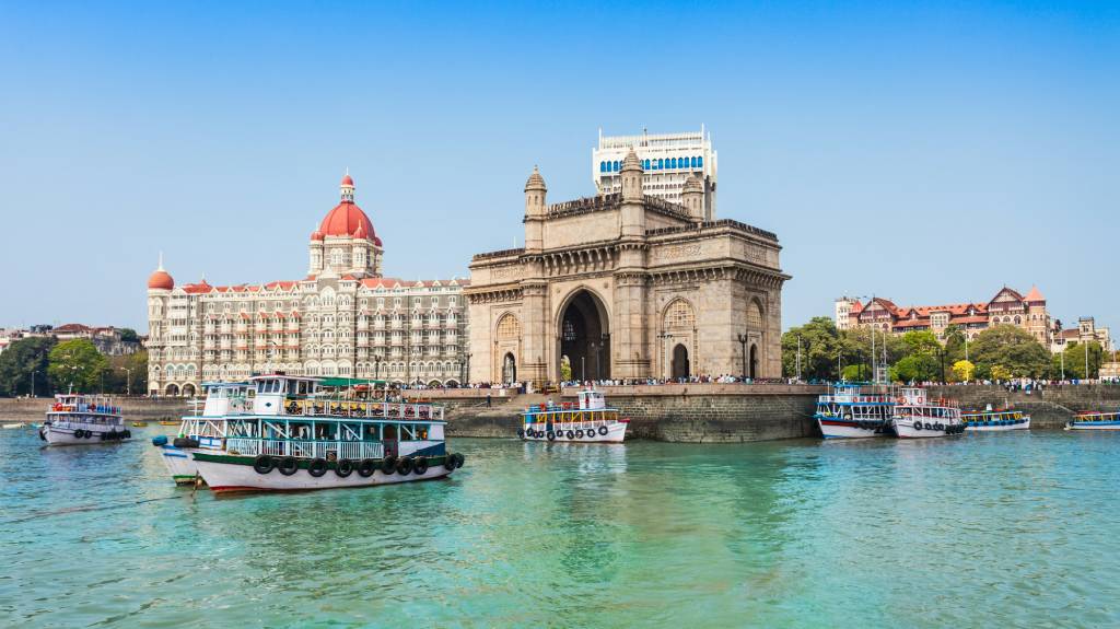 Experience Mumbai's monsoon magic and Bollywood buzz with our ultimate first-timer's guide! Explore Gateway of India, Marine Drive, Elephanta Caves, Taj Mahal Palace, Chhatrapati Shivaji Terminus, and more. Get expert tips on transport, budget, and when to visit India's coastal colossus.