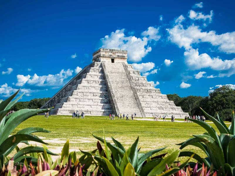 Discover the 5 best cities to visit in Mexico — Mexico City, Oaxaca, San Miguel de Allende, Mérida, and Puerto Vallarta. Get practical travel tips, interactive maps, budget advice, and insider guides to plan your perfect Mexico adventure.