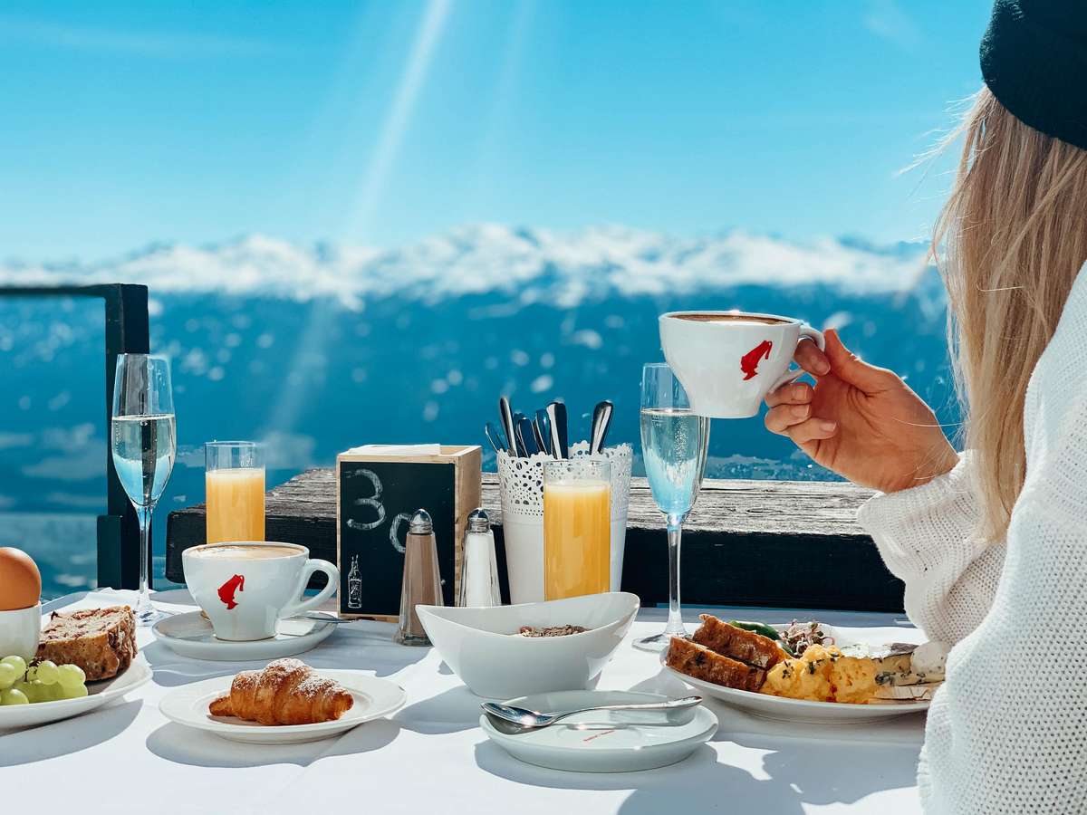 Enjoy a regional breakfast with Prosecco and stunning Alpine views at Seegrube high above Innsbruck. Indulge in local delicacies. Book your tickets now!