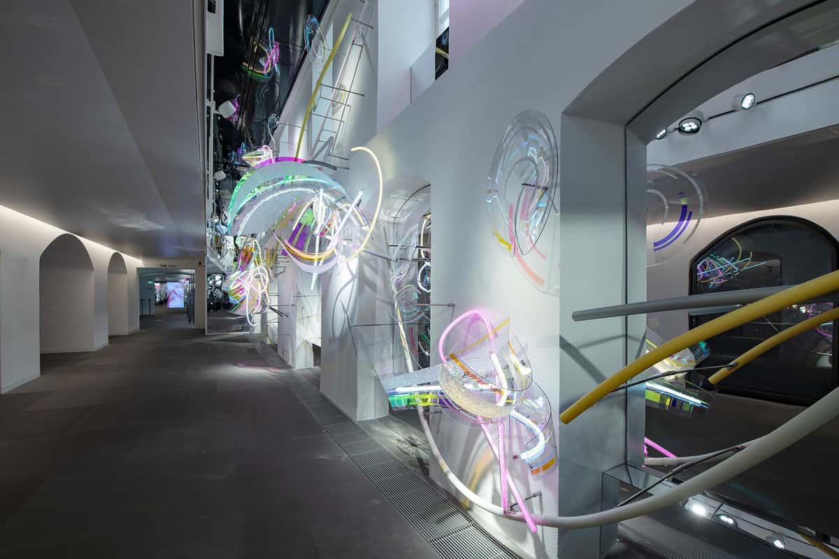 Innsbruck: Swarovski Exclusive Guided Tour Experience with Drink & Gift - Image 2