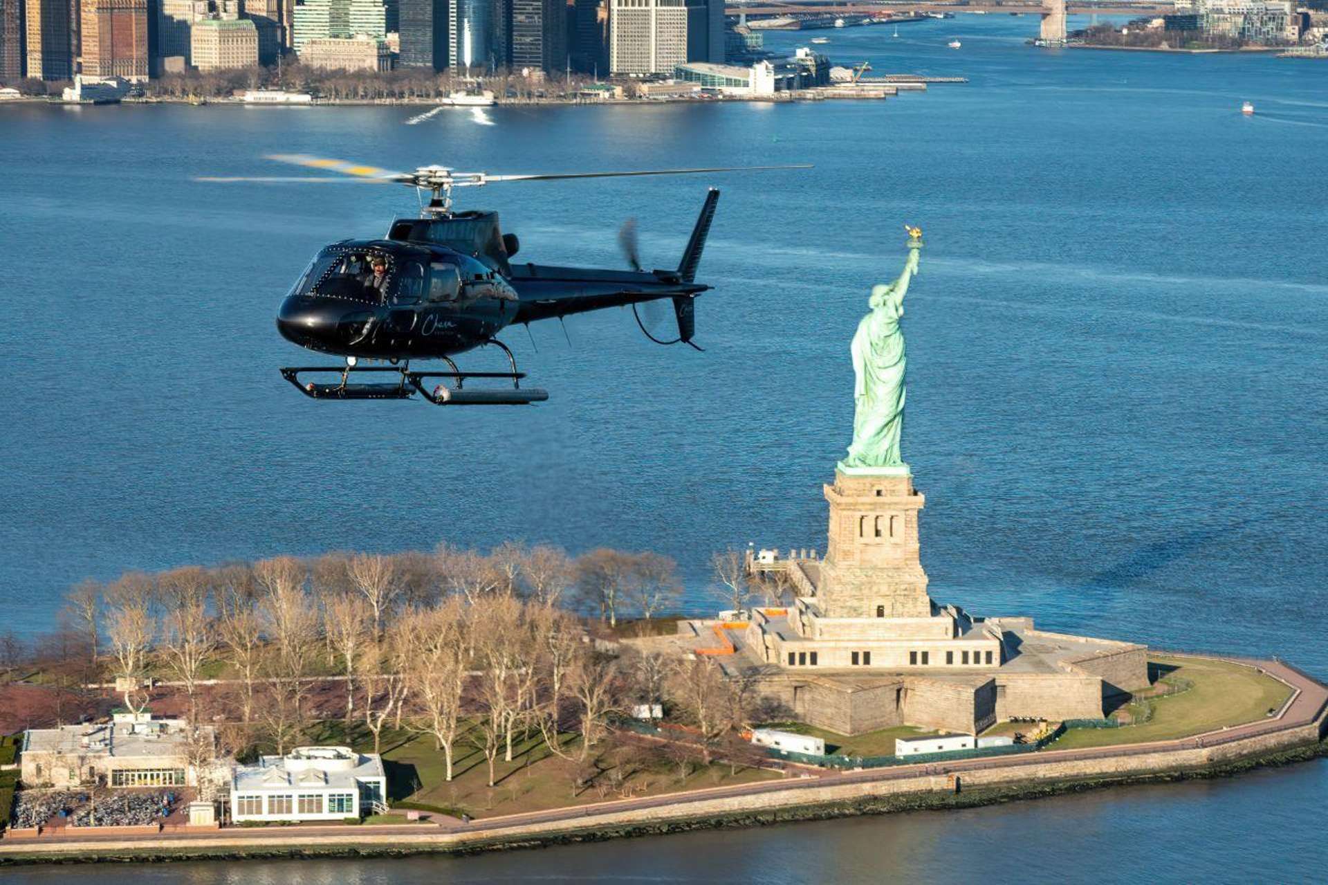 Soar above New York City's iconic skyline and get awe-inspiring