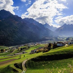Enjoy breathtaking Alpine views on a guided hike through the scenic Telfer Wiesen meadows. Experience the beauty of the Stubai Valley. Book your tickets now!