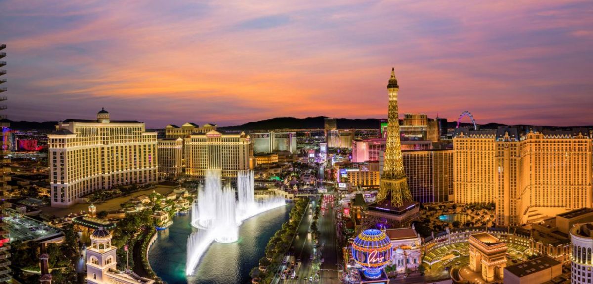Discover the best places to visit in Las Vegas! From the Las Vegas Strip and the Fountains of Bellagio, our guide covers maps, top things to do, and travel tips.