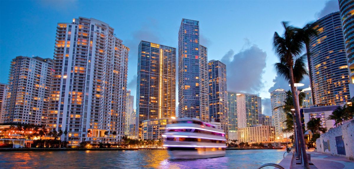 Discover the best places to visit in Miami! From South Beach and Little Havana, our guide covers maps, top things to do, and travel tips.