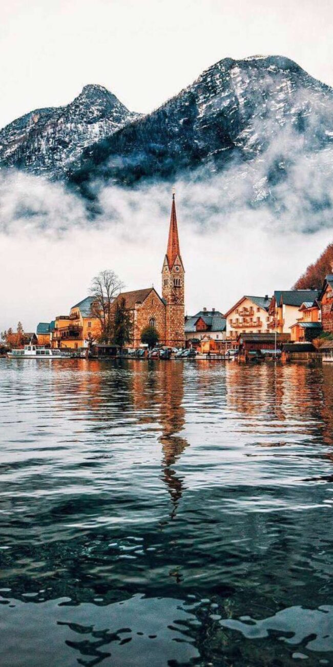 Explore the beauty of Hallstatt