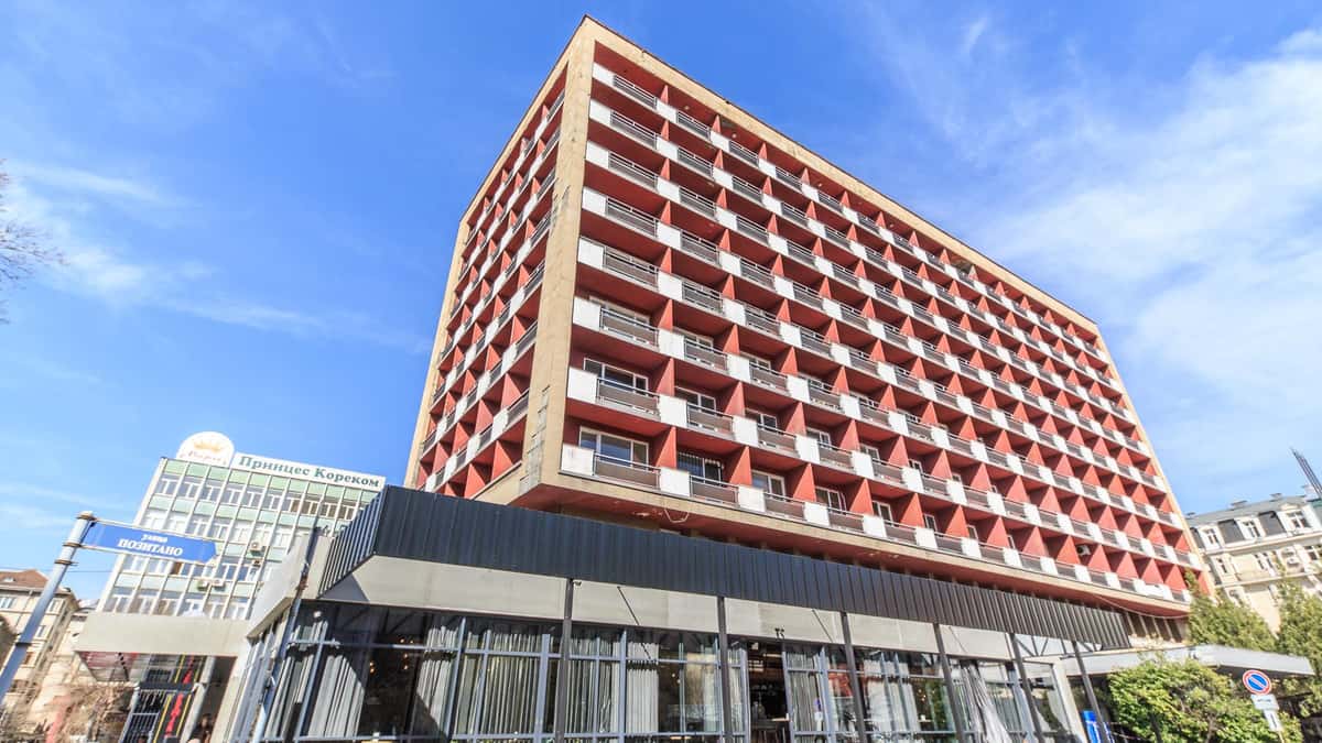 and Stalinist landmarks. Book your tickets now!