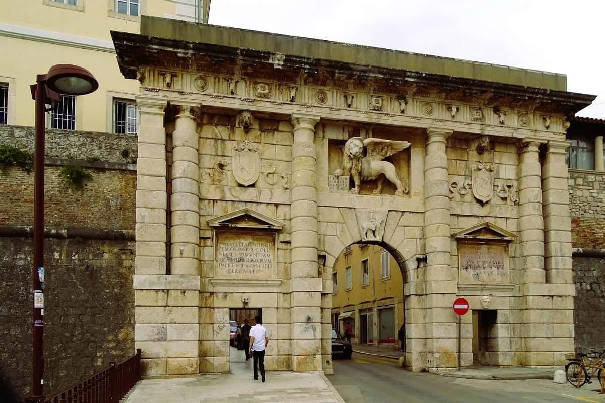 Zadar: 120-Minute Old Town Highlights Guided Walking Tour Experience - Image 4